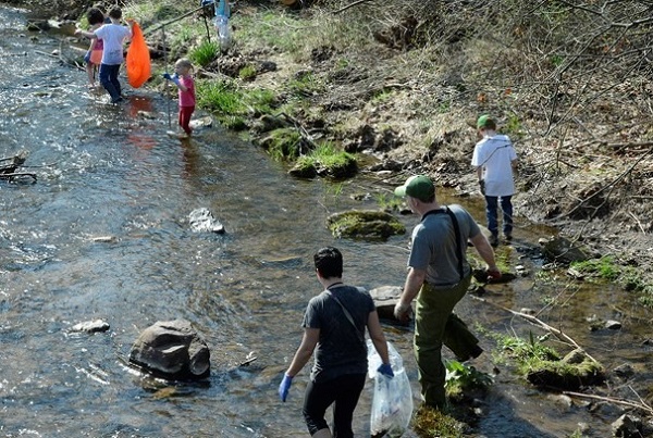 St Demetrios Parkville Stream Clean Up