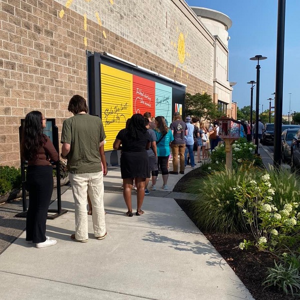 Barnes and Noble Grand Reopening The Avenue at White Marsh 3