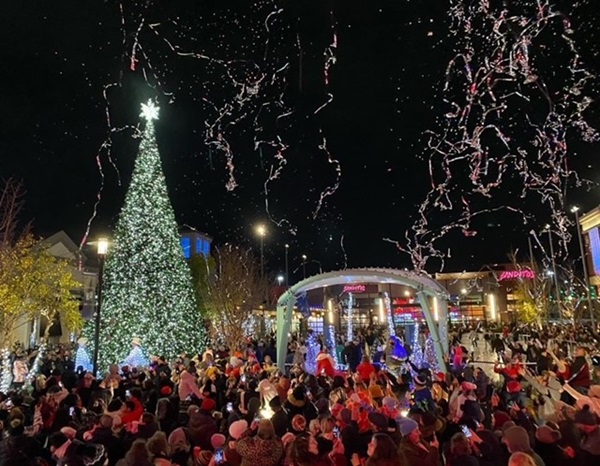 The Avenue White Marsh Christmas Tree Lighting